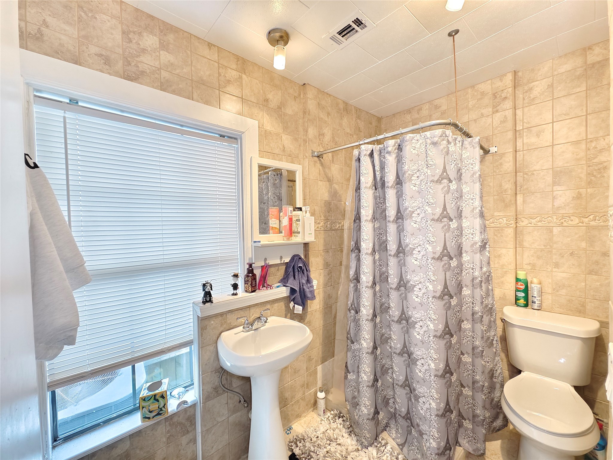 7931 Scanlock Street Houston, TX 77012 - Photo 14 of 28 a bathroom with a sink toilet and shower