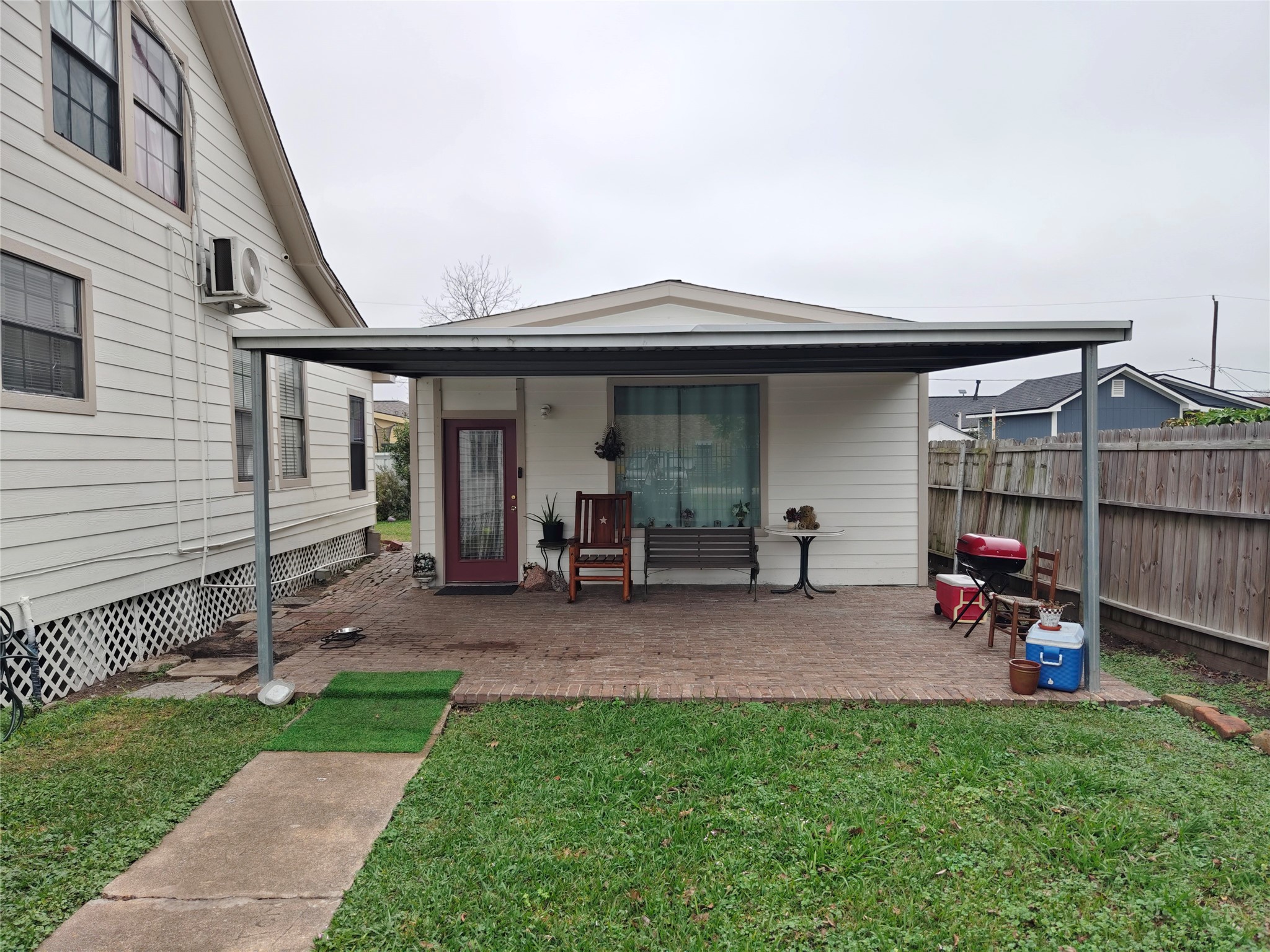 7931 Scanlock Street Houston, TX 77012 - Photo 18 of 28 a view of an house with backyard space and porch