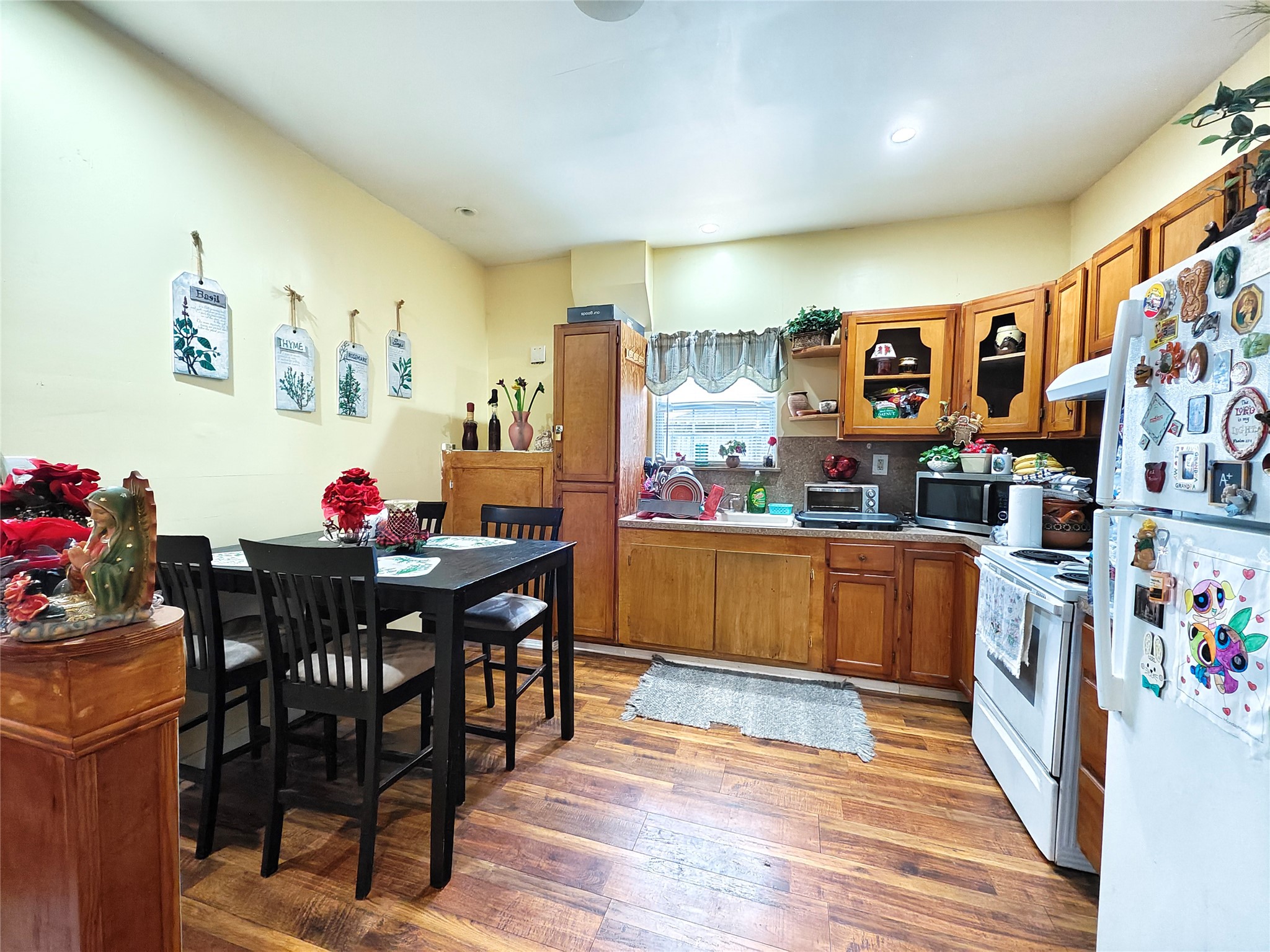7931 Scanlock Street Houston, TX 77012 - Photo 22 of 28 a view of dining room with furniture and wooden floor