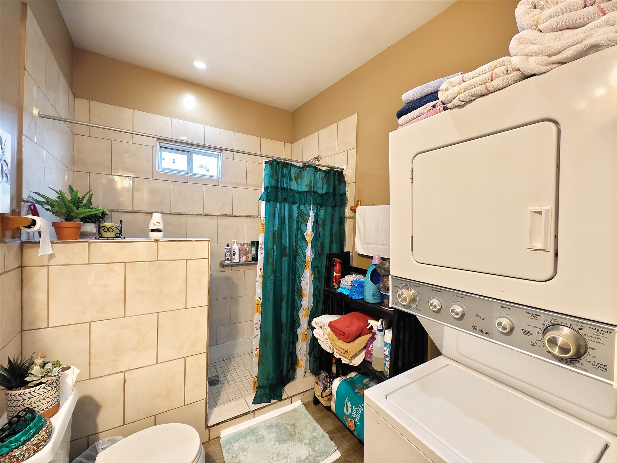 7931 Scanlock Street Houston, TX 77012 - Photo 26 of 28 a bathroom with a sink toilet and shower