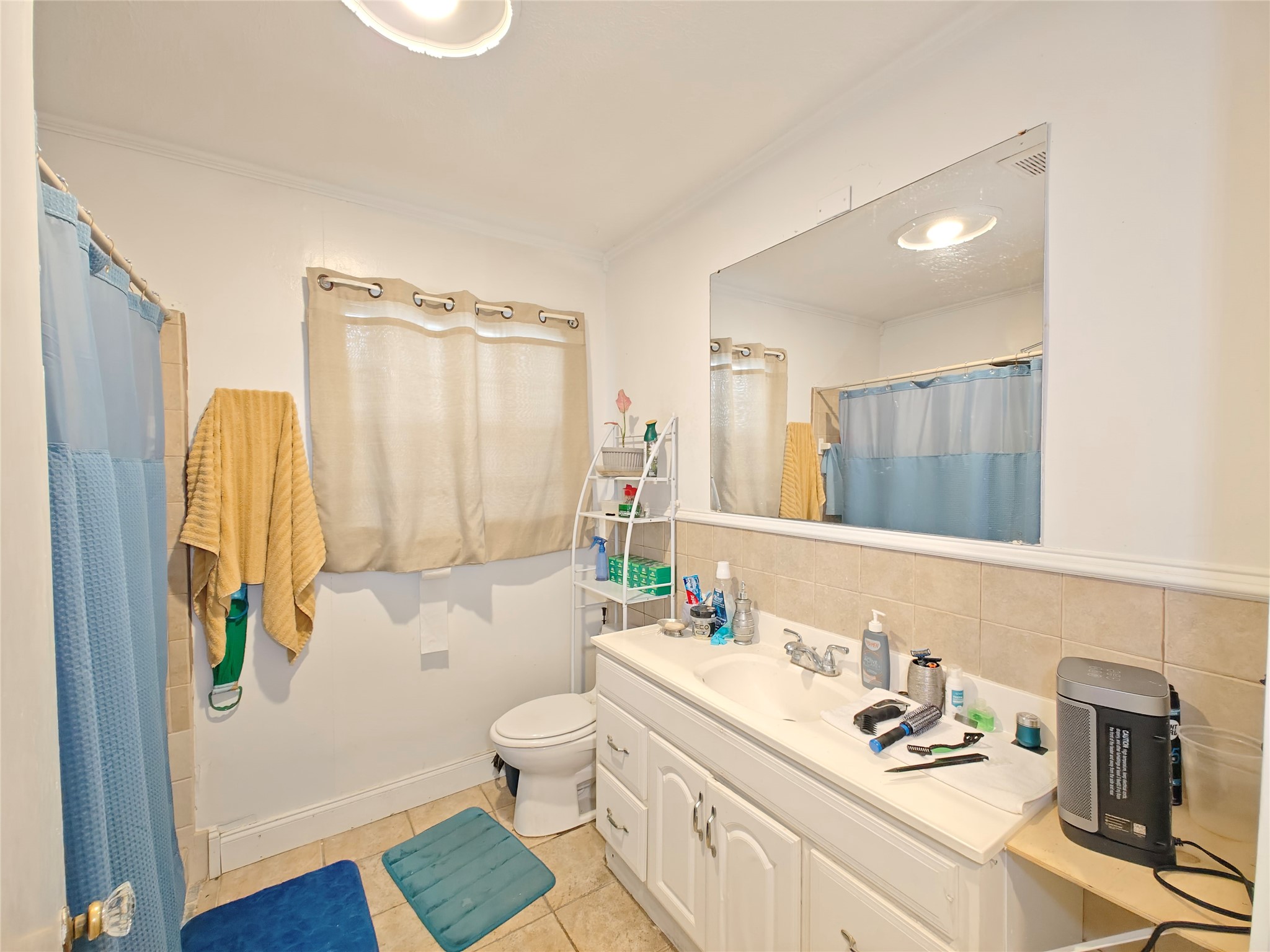 7931 Scanlock Street Houston, TX 77012 - Photo 7 of 28 a bathroom with a sink a toilet and shower
