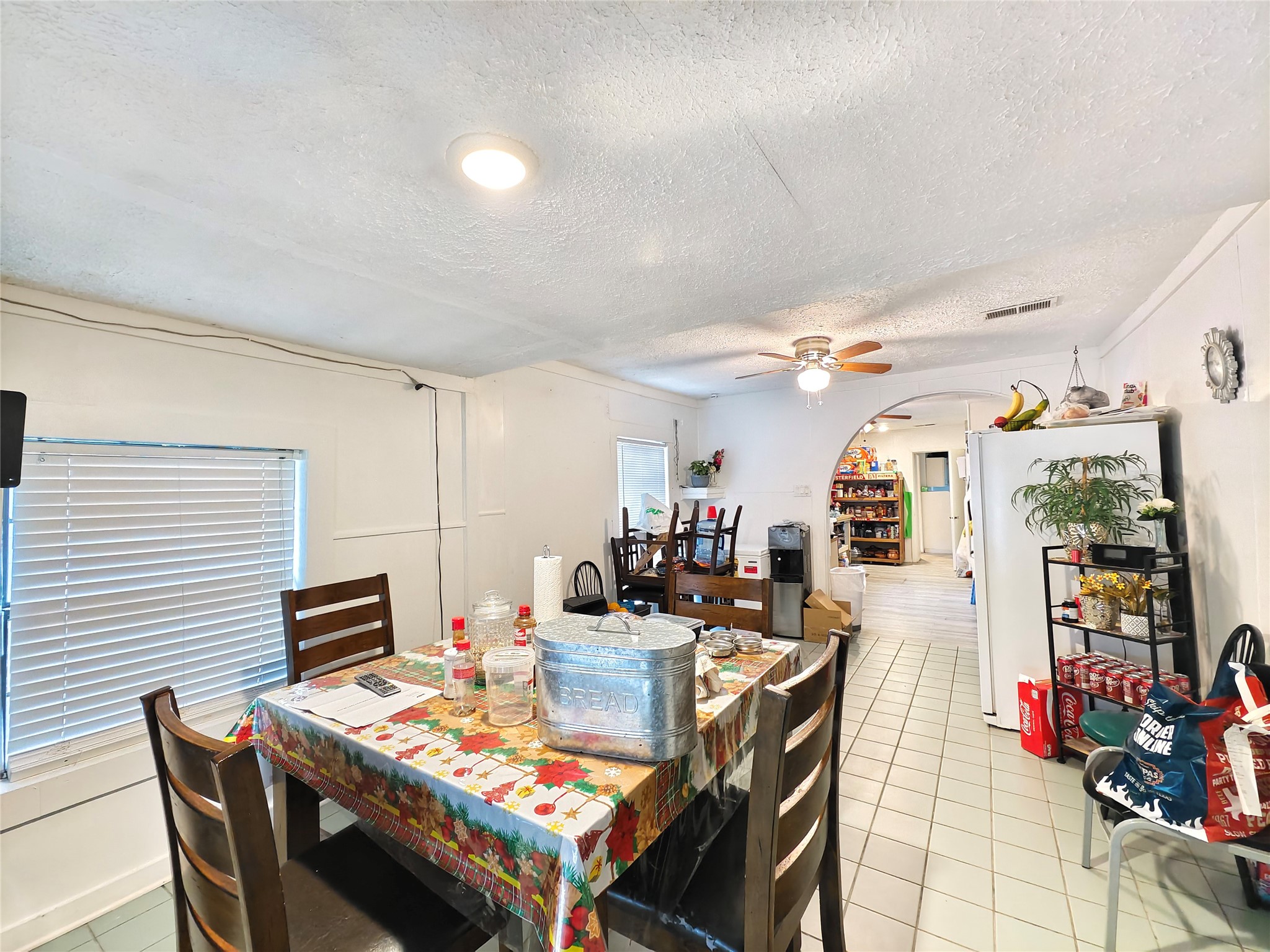 7931 Scanlock Street Houston, TX 77012 - Photo 9 of 28 a view of a dining room with furniture