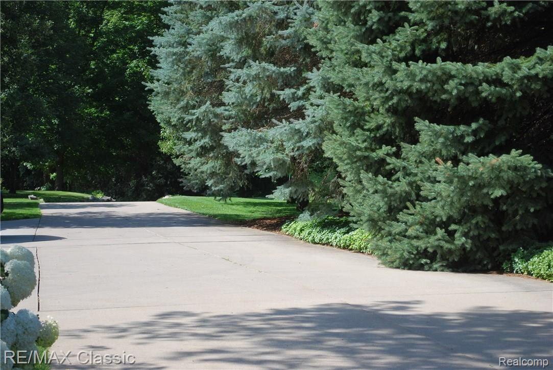 2280 Ford Road White Lake, MI 48383 - Photo 61 of 82 102.JPG