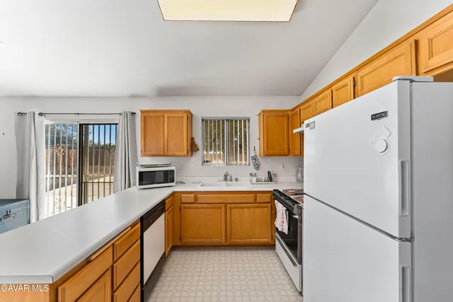 $379,990 | 1208 Oakwood Lane, Rosamond, CA 93560