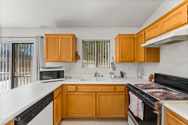 $379,990 | 1208 Oakwood Lane, Rosamond, CA 93560