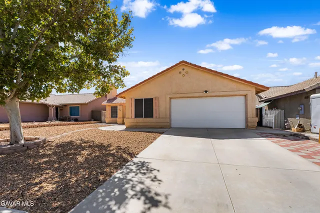 $379,990 | 1208 Oakwood Lane, Rosamond, CA 93560