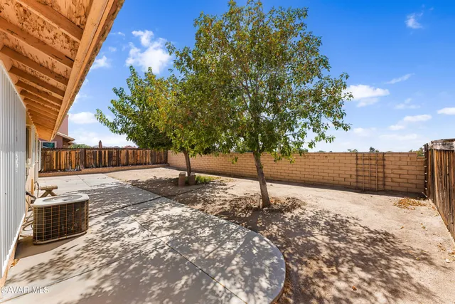 $379,990 | 1208 Oakwood Lane, Rosamond, CA 93560