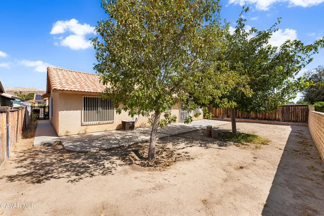 $379,990 | 1208 Oakwood Lane, Rosamond, CA 93560