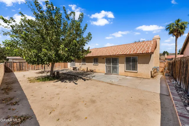 $379,990 | 1208 Oakwood Lane, Rosamond, CA 93560