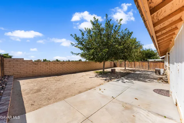 $379,990 | 1208 Oakwood Lane, Rosamond, CA 93560