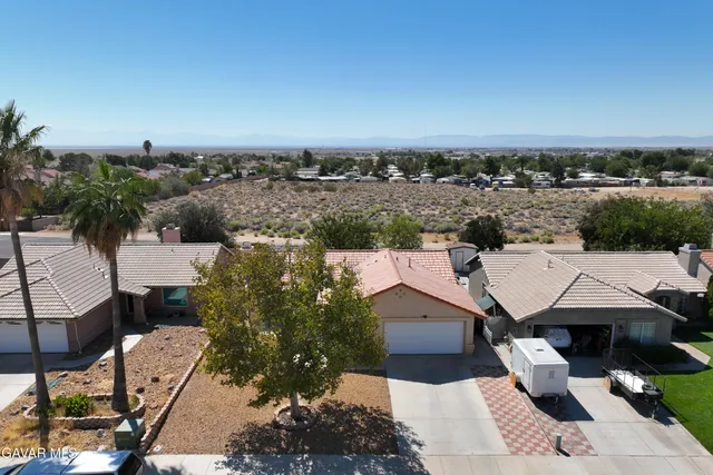 $379,990 | 1208 Oakwood Lane, Rosamond, CA 93560