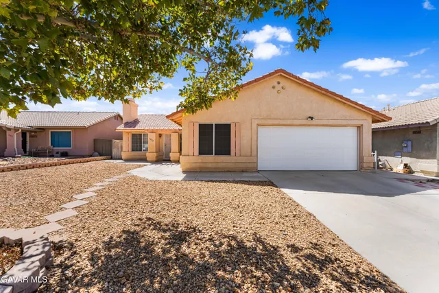 $379,990 | 1208 Oakwood Lane, Rosamond, CA 93560