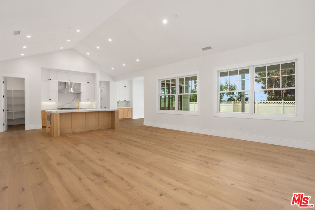 2527 Ivy Road Oceanside, CA 92054 - Photo 11 of 37