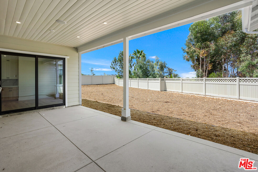 2527 Ivy Road Oceanside, CA 92054 - Photo 5 of 37