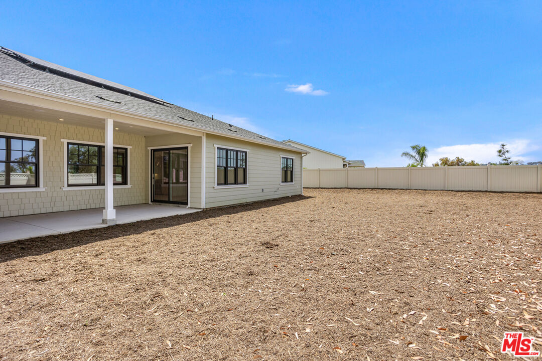 2527 Ivy Road Oceanside, CA 92054 - Photo 6 of 37