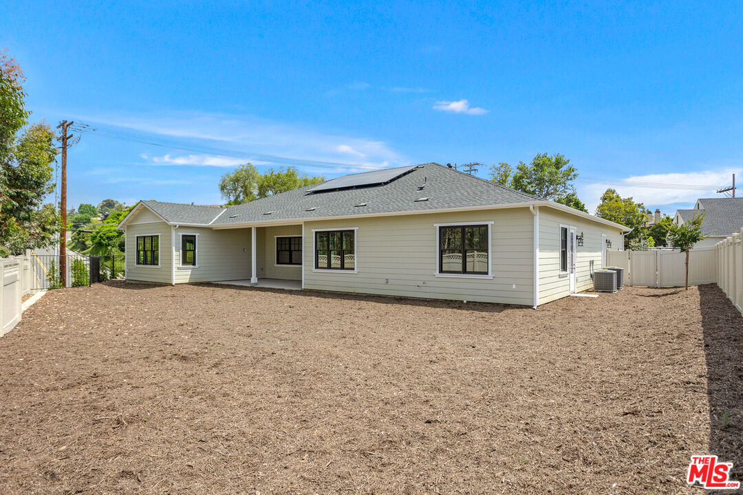 2527 Ivy Road Oceanside, CA 92054 - Photo 7 of 37