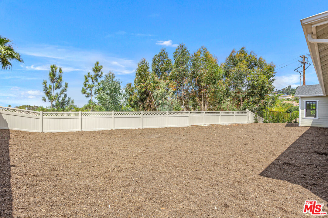 2527 Ivy Road Oceanside, CA 92054 - Photo 8 of 37