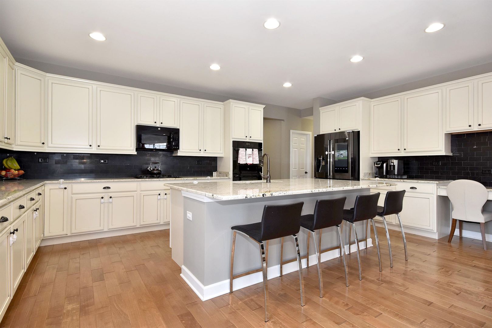 5871 Oak Ridge Way Lisle, IL 60532 - Photo 9 of 34