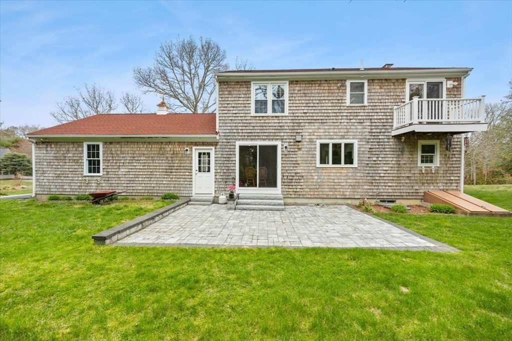 34 Windsor Way Mashpee, MA 02649 - Photo 4 of 42 a view of a house with a backyard