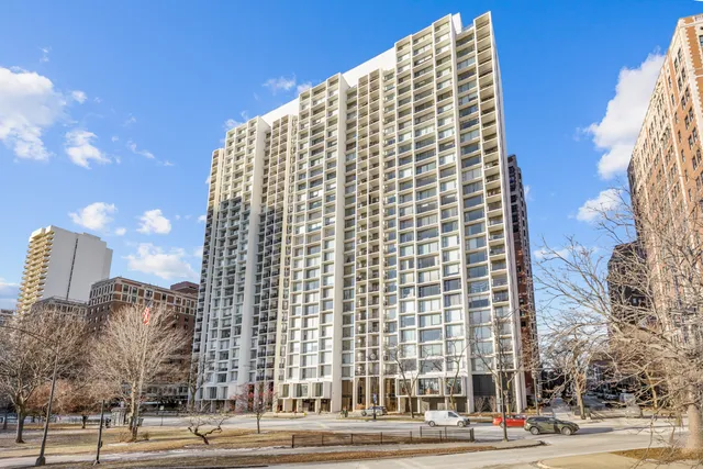 $165,000 | 3200 North Lake Shore Drive, Unit 1403, Chicago, IL 60657