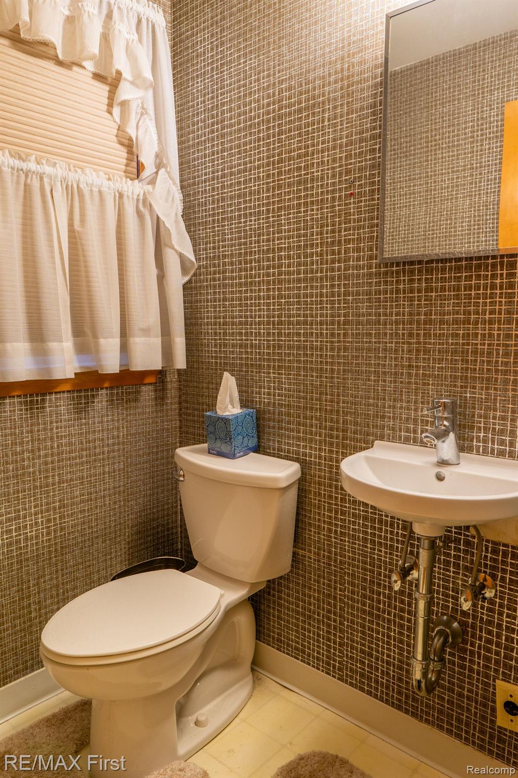 11573 Chicago Road Warren, MI 48093 - Photo 25 of 48 Gallery Image 25