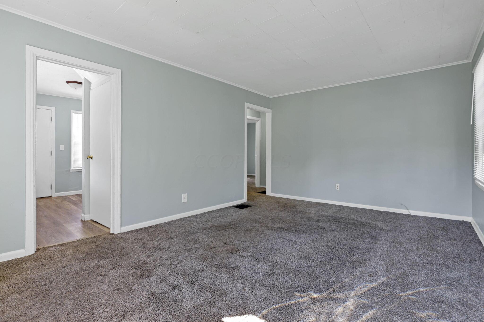 2287 Delbert Road Columbus, OH 43211 - Photo 11 of 31 Living Room
