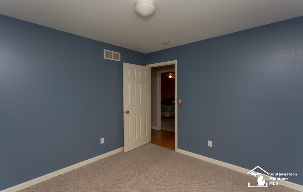 2910 East Valley Road Adrian, MI 49221 - Photo 22 of 37 50029774-21.JPG