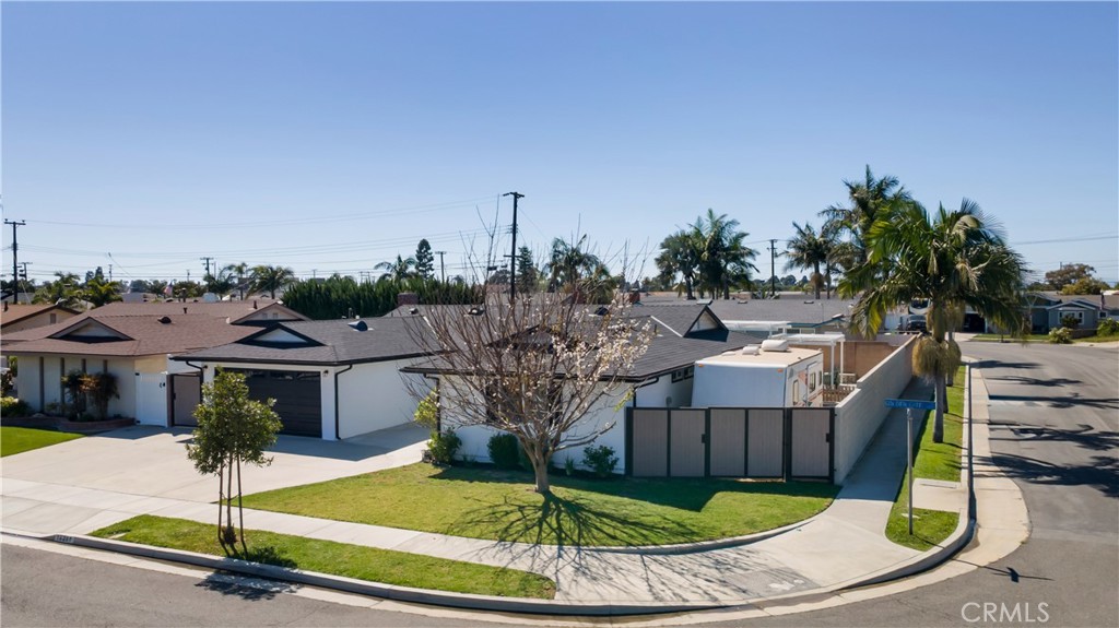 16281 Golden Gate Lane Huntington Beach, CA 92649 - Photo 2 of 22