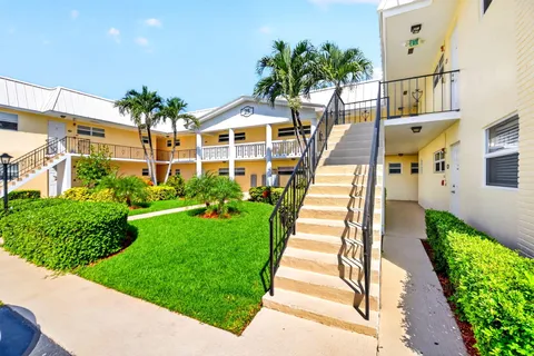 $234,900 | 25 Colonial Club Drive, Unit 205, Boynton Beach, FL 33435