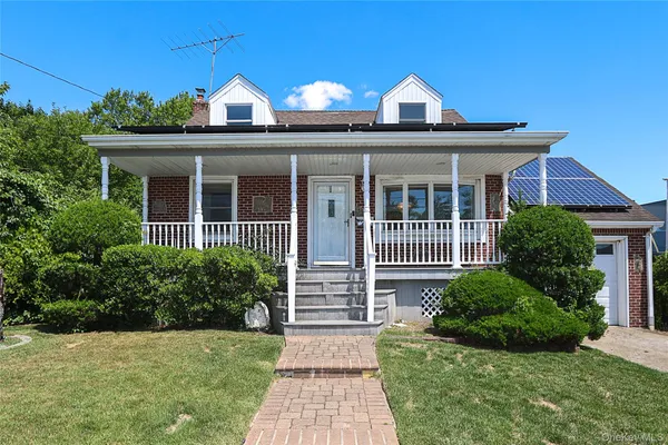 $609,000 | 20 East Clearwater Road, Lindenhurst, NY 11757