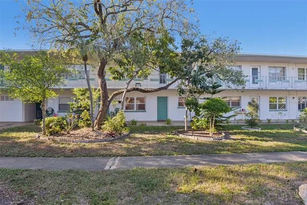 $1,800 | 5815 18th Street North, Unit 4, St. Petersburg, FL 33714