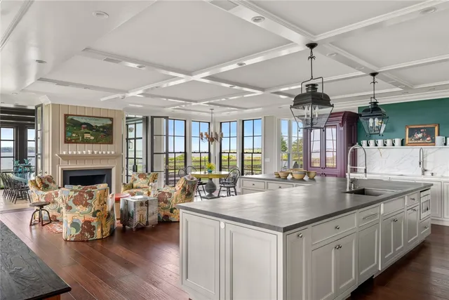 $22,500,000 | 441 West Main Road, Little Compton, RI 02837