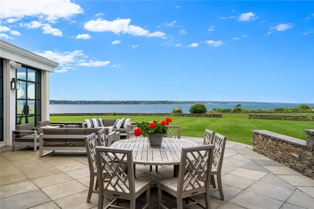 $22,500,000 | 441 West Main Road, Little Compton, RI 02837