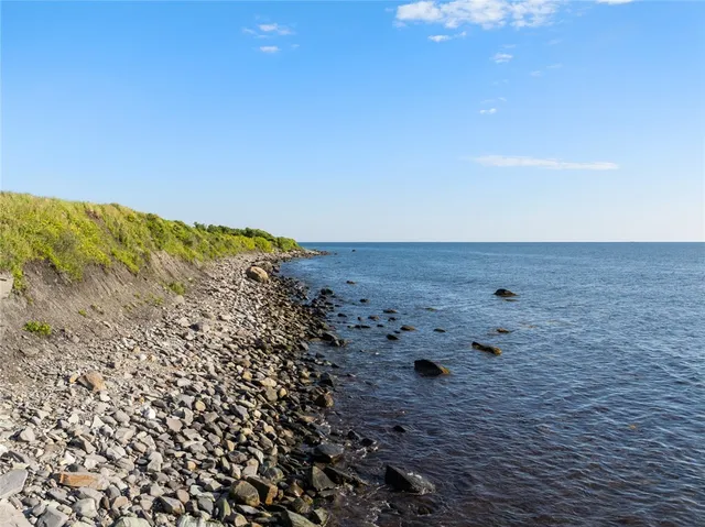 $22,500,000 | 441 West Main Road, Little Compton, RI 02837