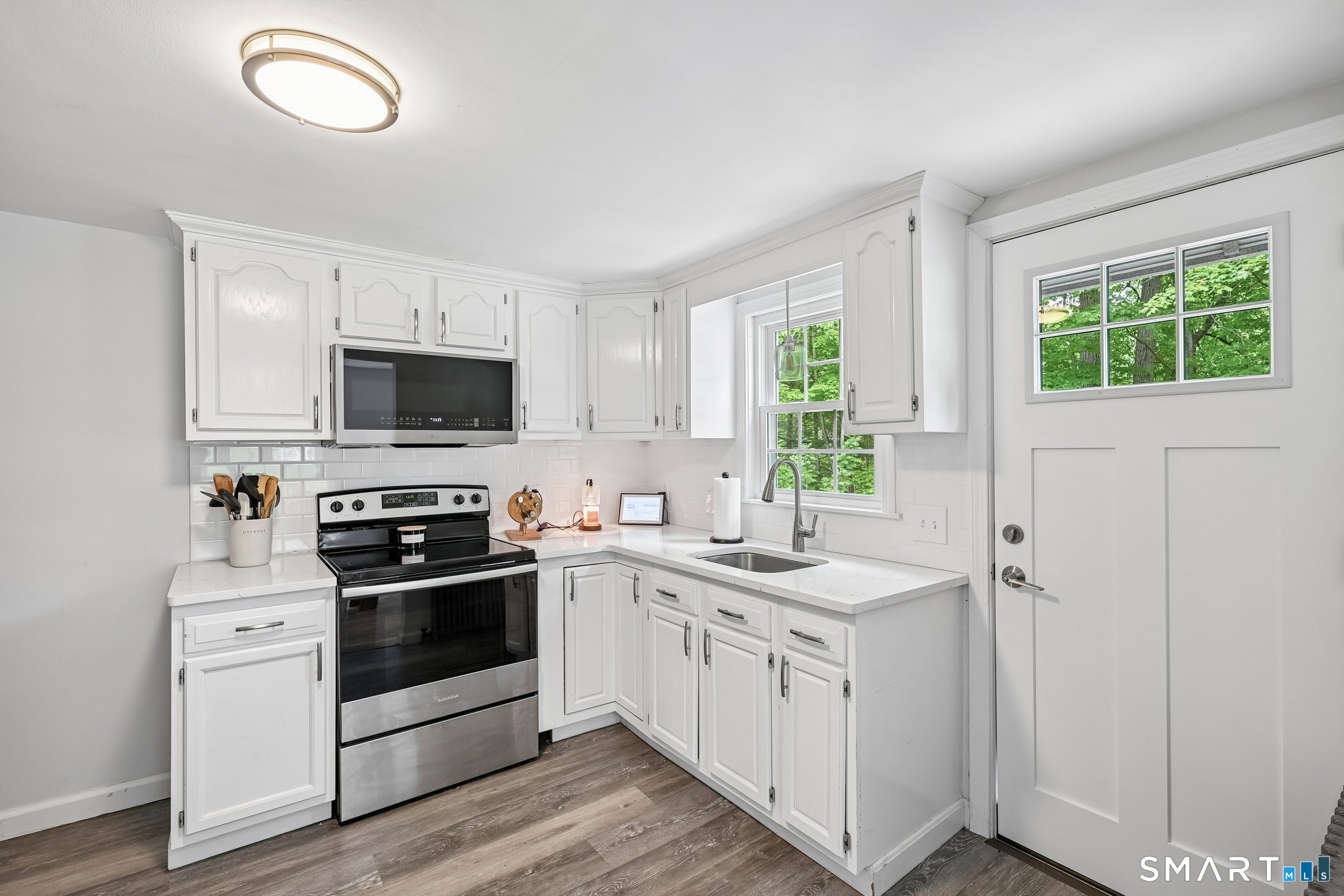 19 Carleton Road Leicester, MA 01542 - Photo 3 of 27