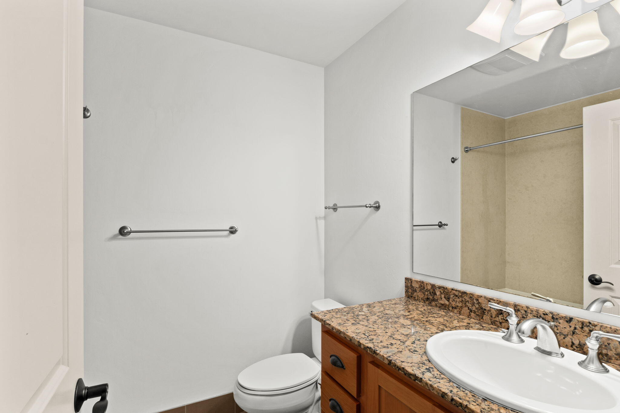 861 Countryside Boulevard Hailey, ID 83333 - Photo 14 of 29 Guest Bathroom