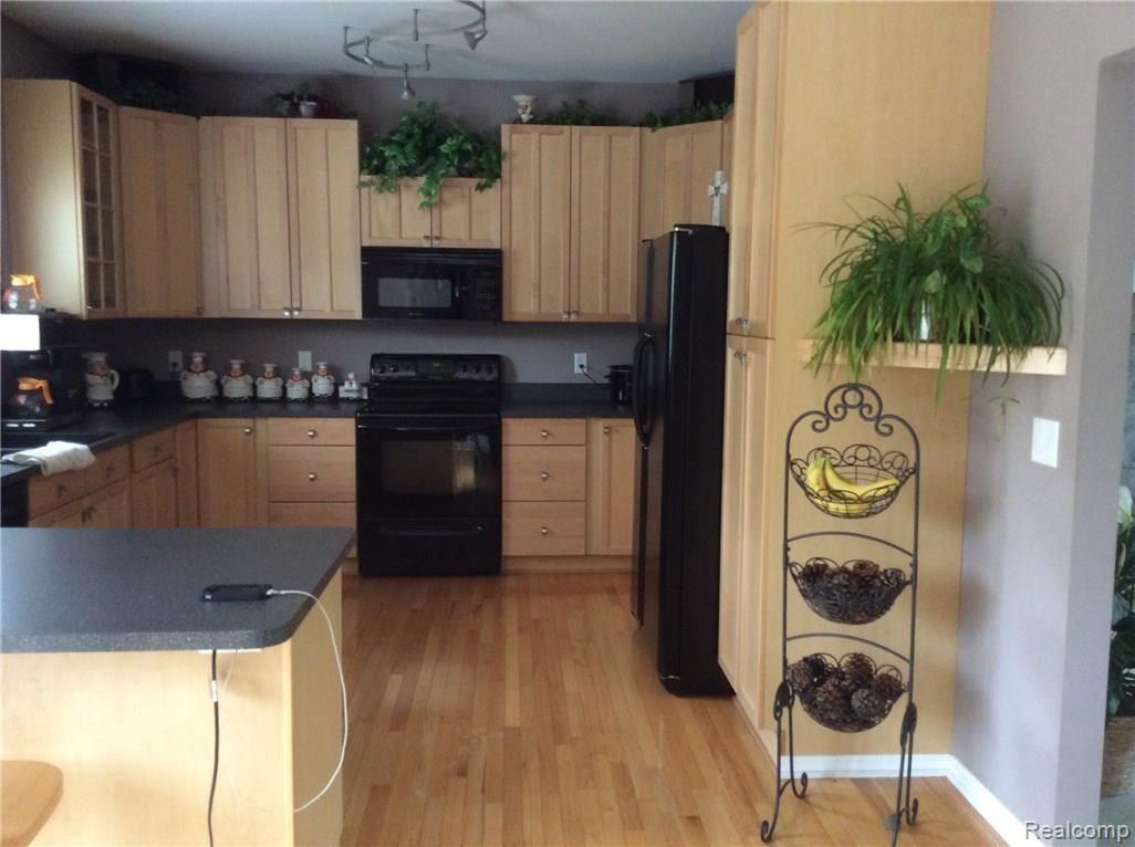 2435 West Coon Lake Road Howell, MI 48843 - Photo 8 of 34 image.jpg