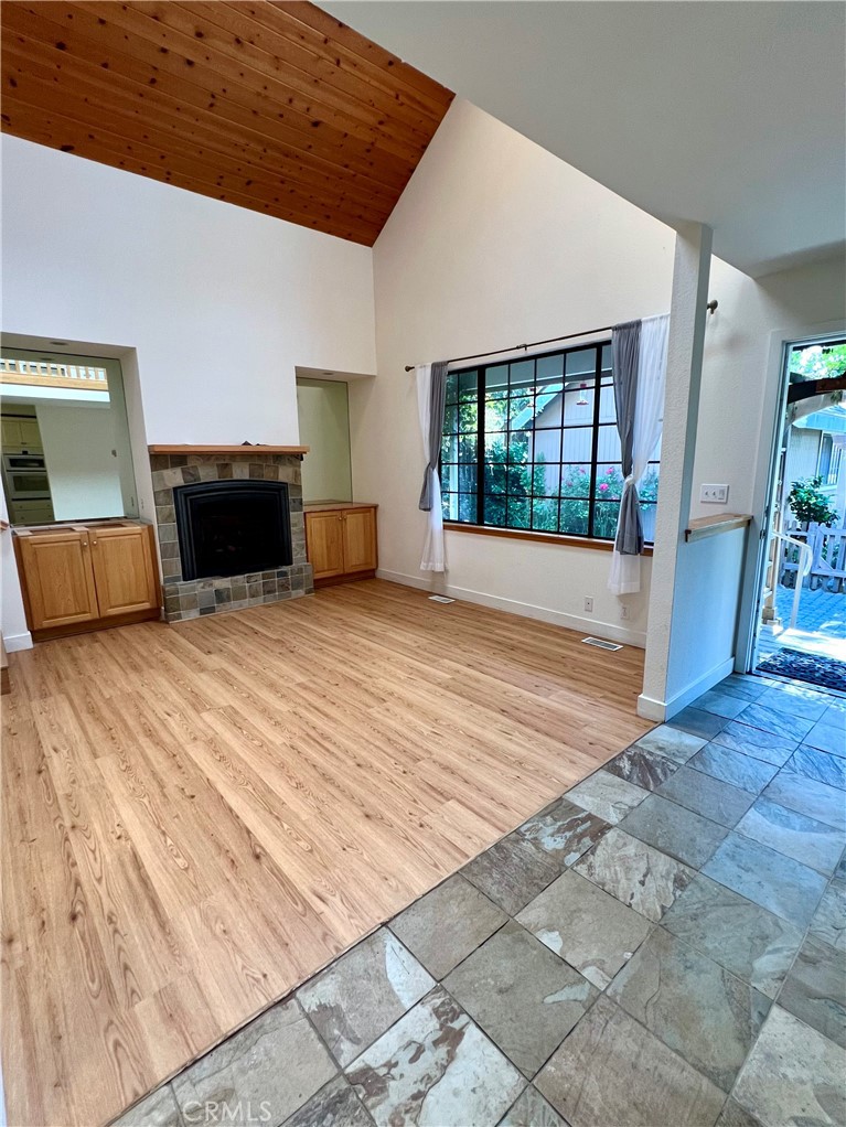 1530 Emerson Road Cambria, CA 93428 - Photo 9 of 54 Entrance into living room