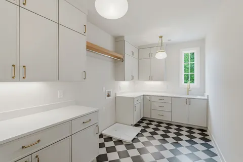 $2,999,992 | 105 Keyway Drive, Nashville, TN 37205
