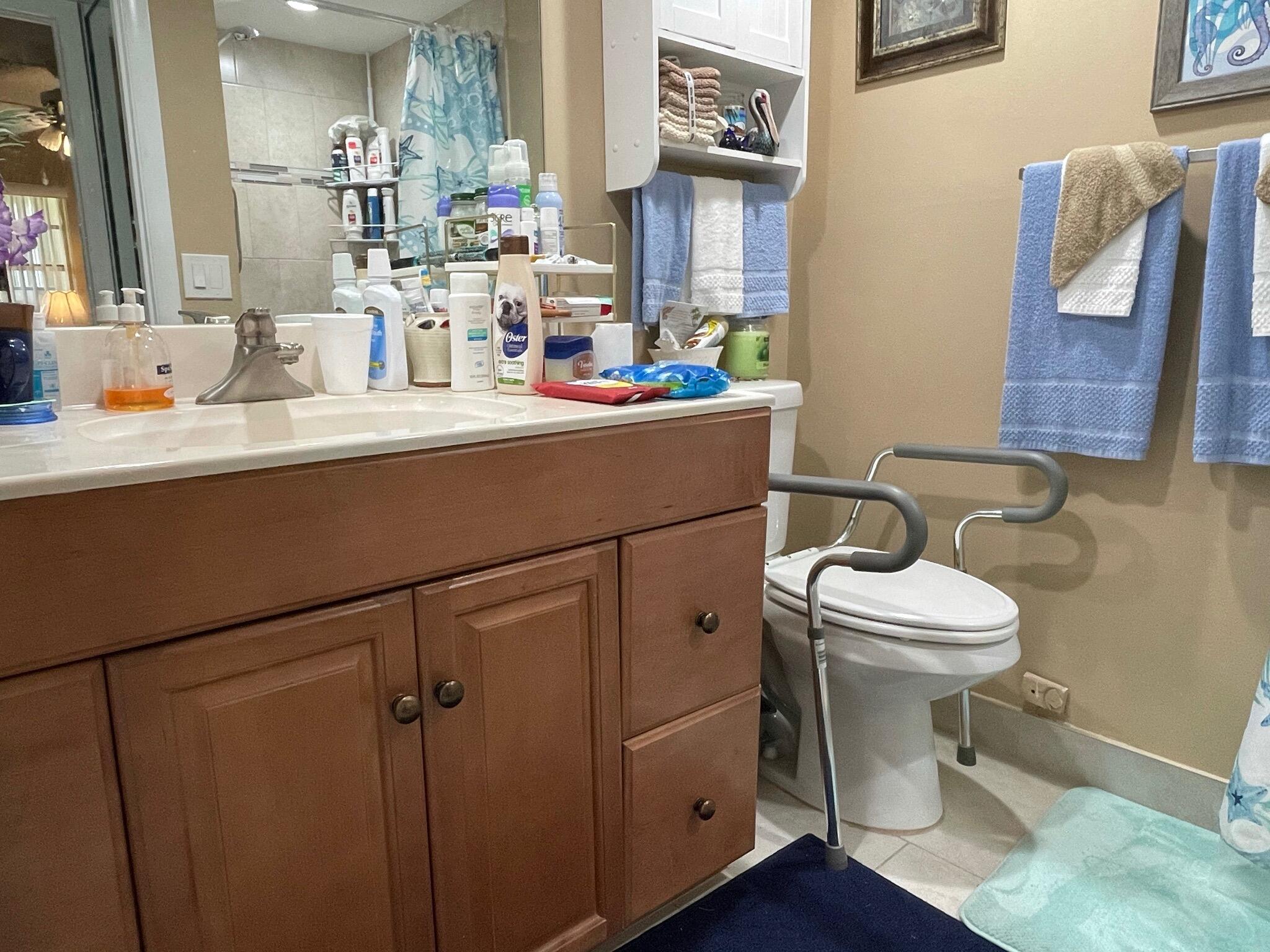 116 Burgundy B Delray Beach, FL 33484 - Photo 12 of 31 2nd Bathroom