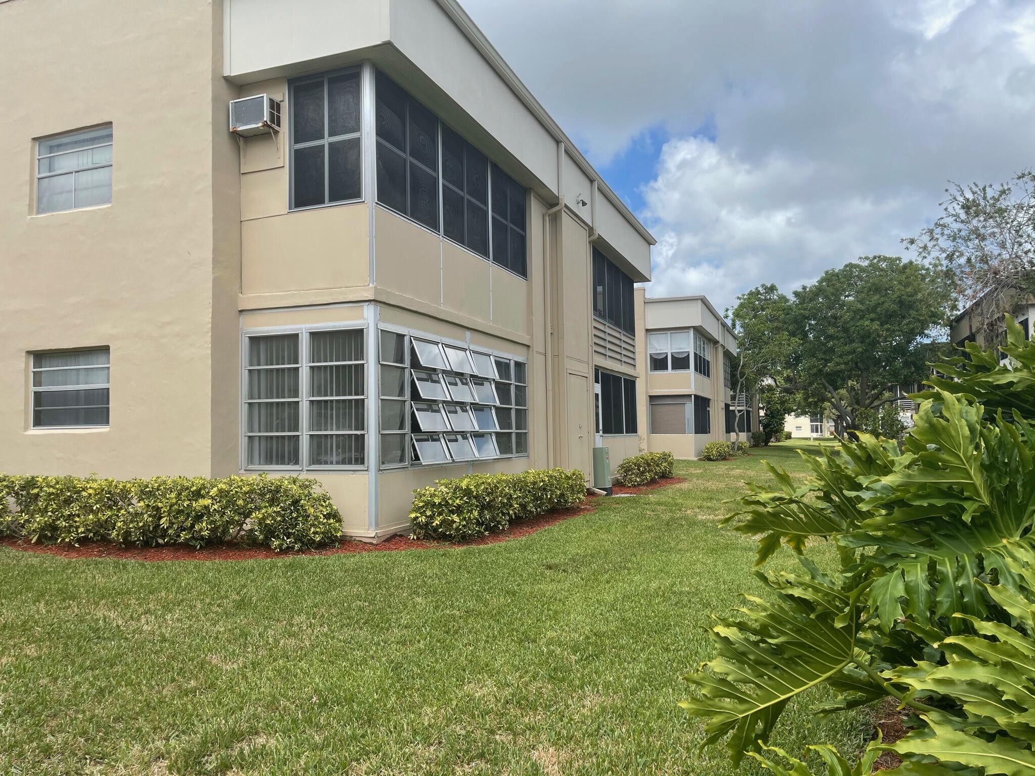 116 Burgundy B Delray Beach, FL 33484 - Photo 22 of 31 Garden View