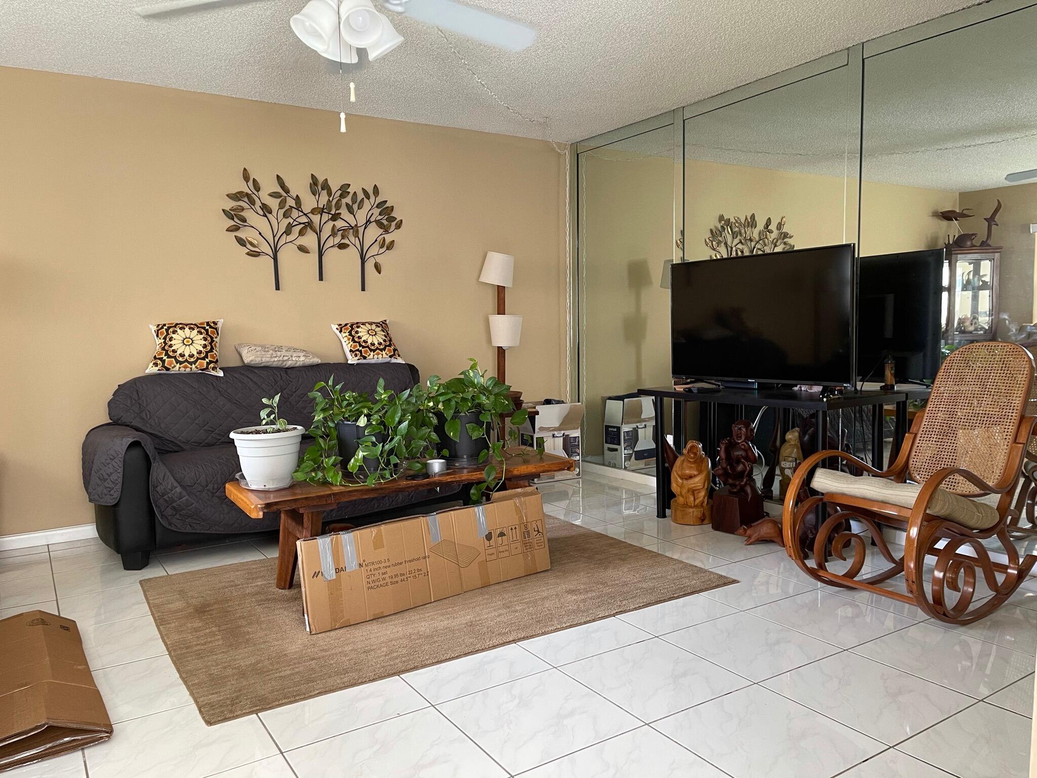 116 Burgundy B Delray Beach, FL 33484 - Photo 4 of 31 Living Room