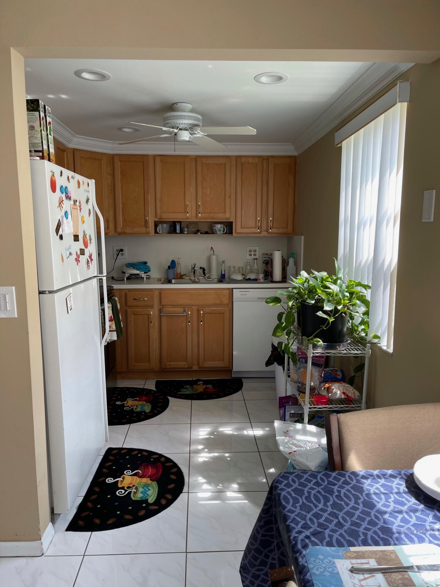 116 Burgundy B Delray Beach, FL 33484 - Photo 5 of 31 Kitchen