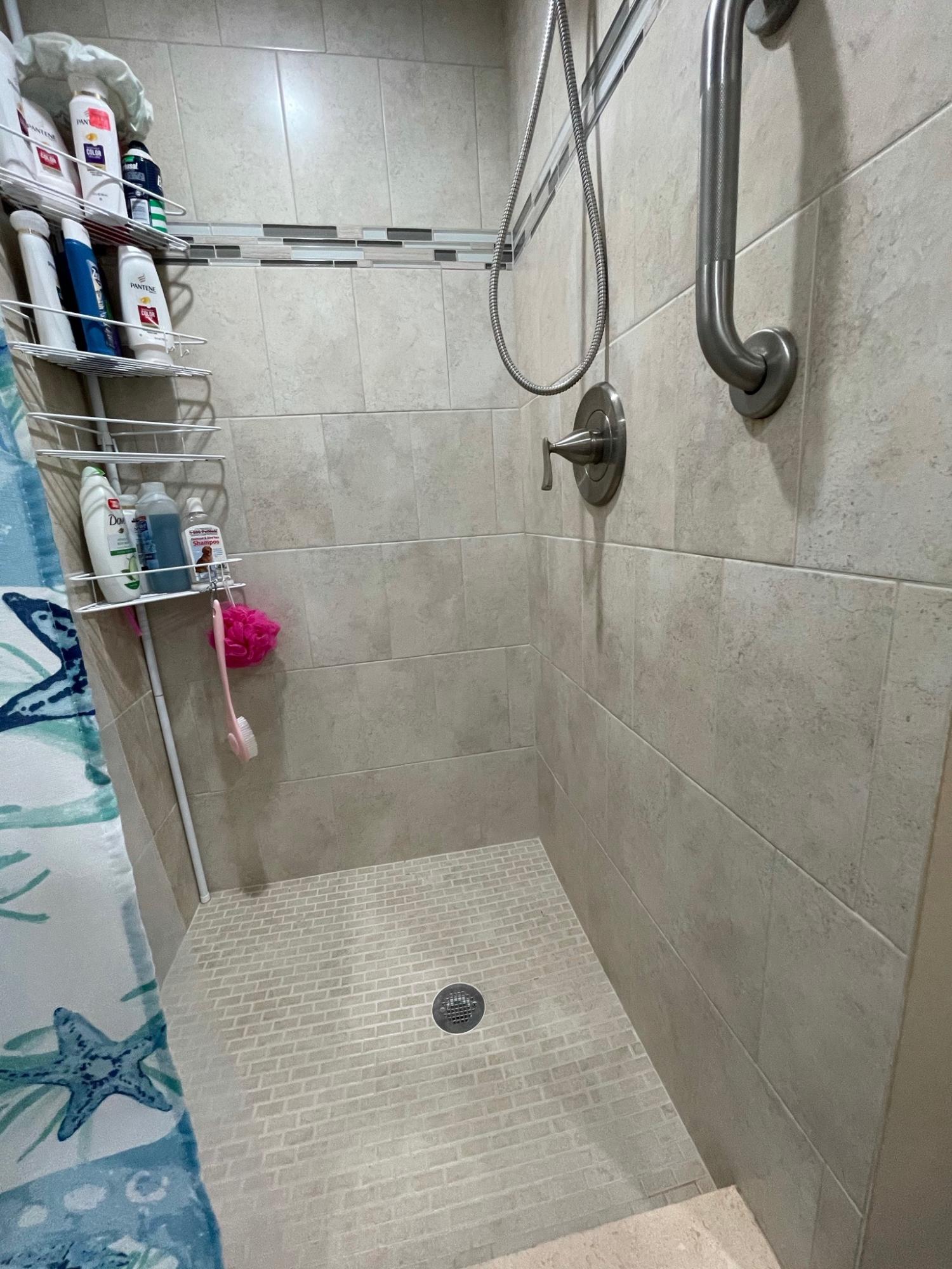 116 Burgundy B Delray Beach, FL 33484 - Photo 10 of 31 Shower