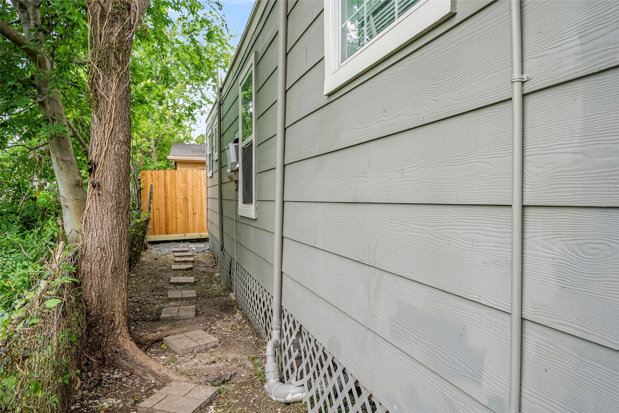7938 Kerr Street, Unit 6 Houston, TX 77029 - Photo 18 of 18 a view of small space