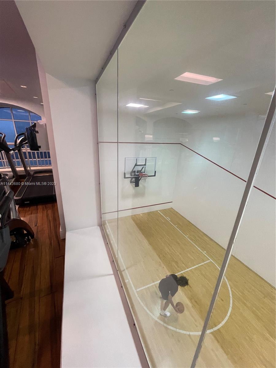 Brickell Key Miami, FL 33131 - Photo 31 of 40 a bathroom with a tub