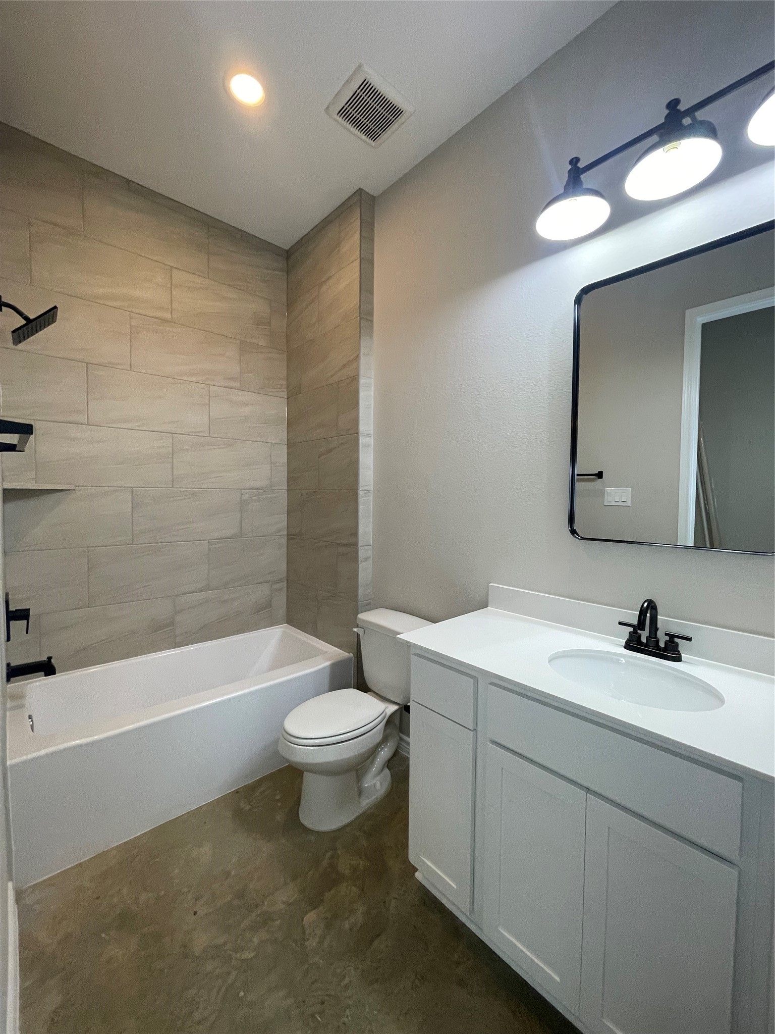 236 Dipping Vat Road Huntsville, TX 77340 - Photo 34 of 50 a bathroom with a toilet a sink a mirror a bathtub and vanity