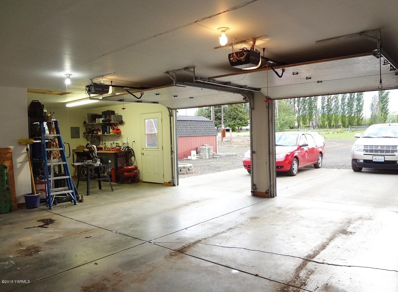 231 Rodgers Road Yakima, WA 98908 - Photo 22 of 29 a view of a room with gym equipment
