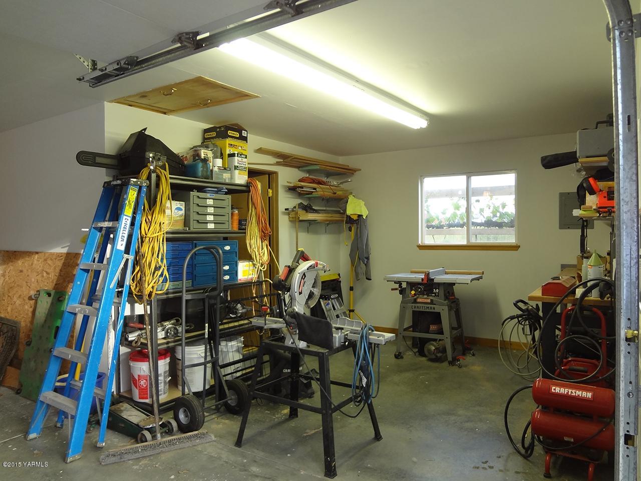 231 Rodgers Road Yakima, WA 98908 - Photo 23 of 29 a view of a room with gym equipment