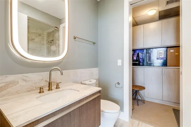 $1,525,000 | 3130 North Harwood Street, Unit 2304, Dallas, TX 75201